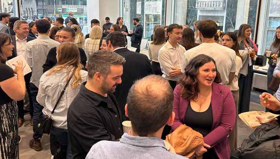 Foule de membres lors d’un cocktail